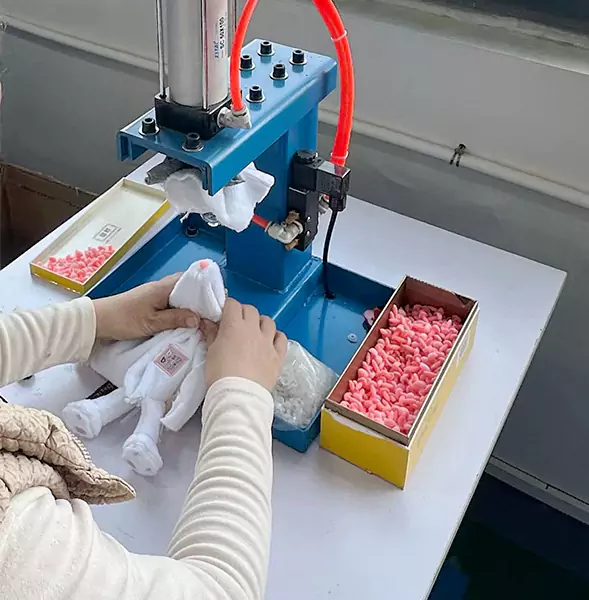 Εμπειρία από πρώτο χέρι σε εργοστάσιο κατασκευής κούκλων